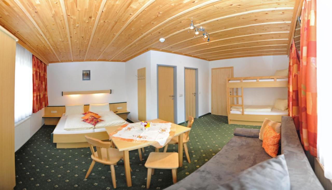 Gaestehaus Standardhaus Σάαλμπαχ-Χίντεργκλεμ Εξωτερικό φωτογραφία